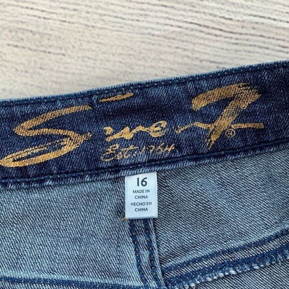 Seven7 sz 16 Jean Shorts Medium Wash Weekend Short Inseam 3" Rolled Hem - Picture 6 of 9